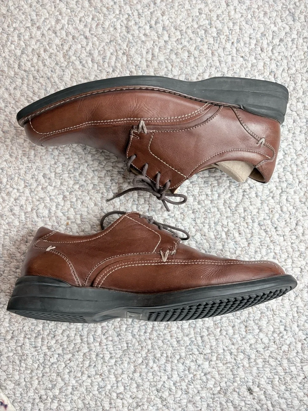 Johnston & Murphy Classic Leather Lace-Up Dress Shoes - Brown. Size 9.5.